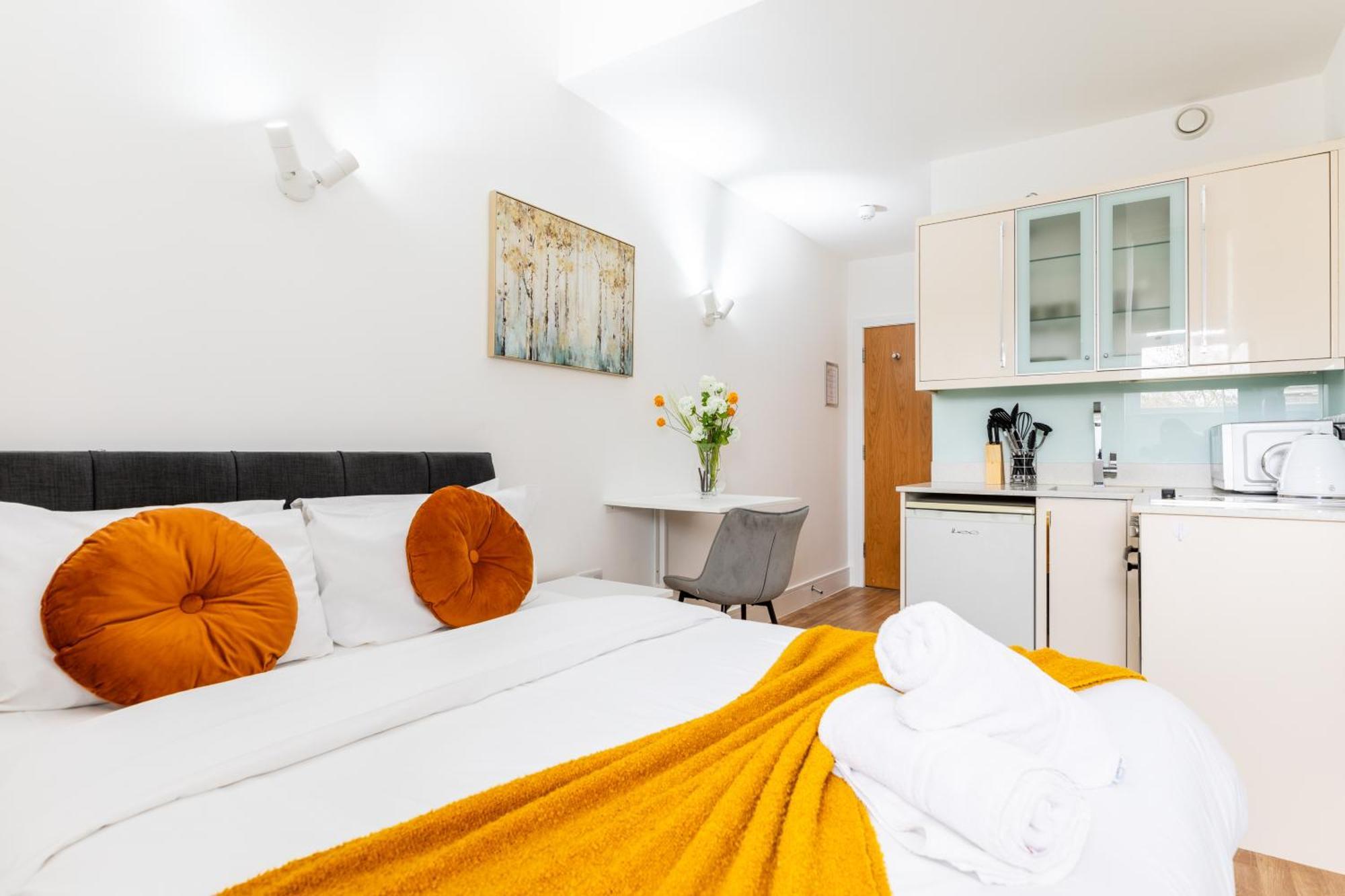 Clarges- Hsk Suites Лондон Екстериор снимка