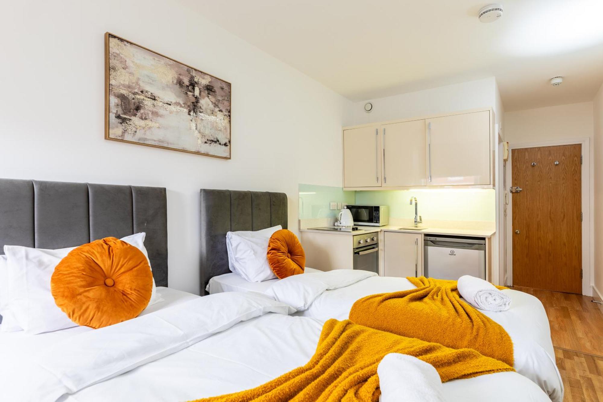 Clarges- Hsk Suites Лондон Екстериор снимка